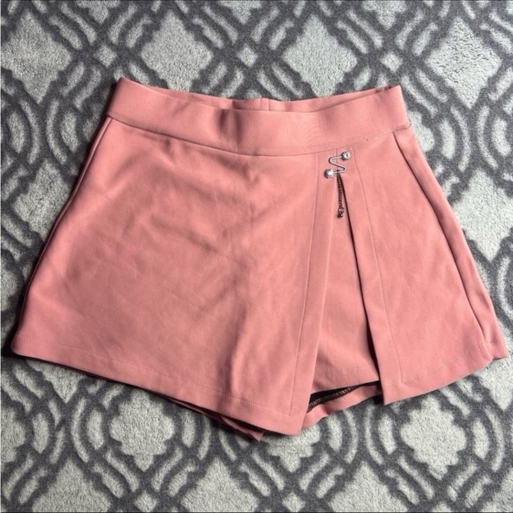 Elegant Women's Pink Skorts